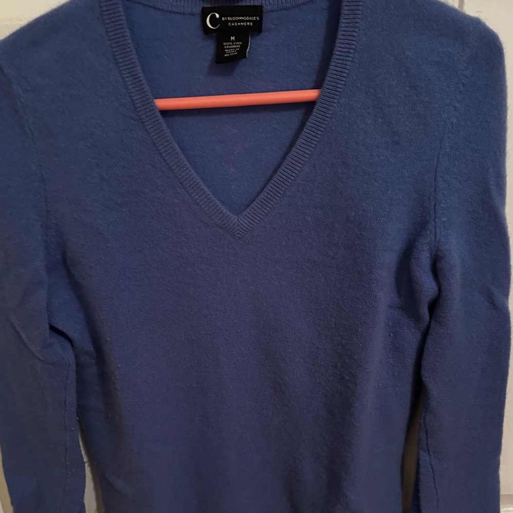Bloomingdale's Elegant Blue V-Neck Sweater